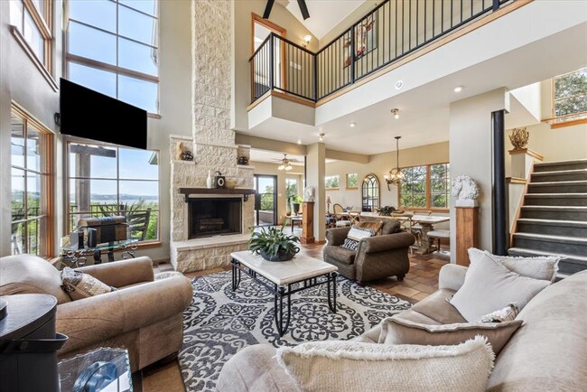 Building Photo - 13801 Lakeview Dr
