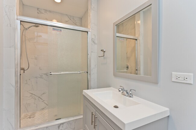 Foto del edificio - 3324 W Diversey Ave