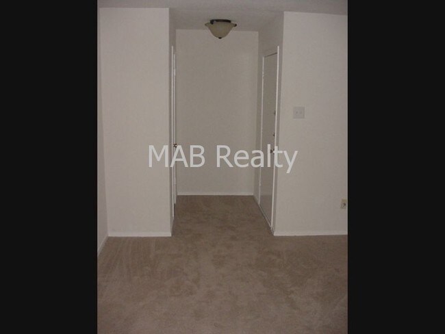 Building Photo - 10598 High Hollows Dr