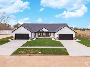 Building Photo - 516 Carriage Ct