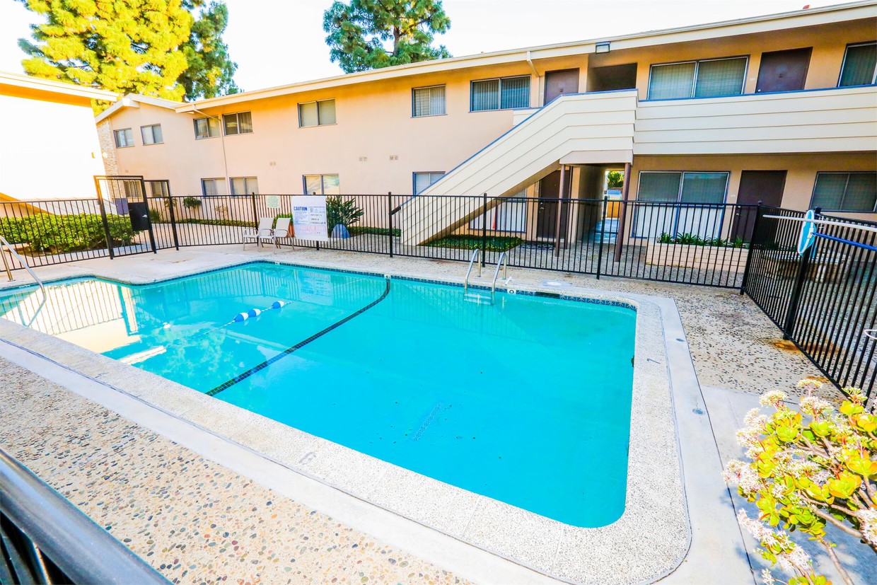 Building Photo - 2707 Mission Village Dr