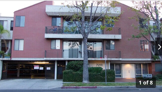 Building Photo - 7211 Cozycroft Ave