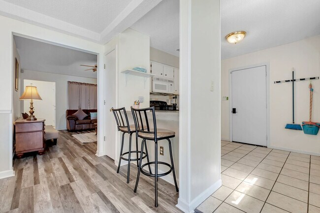 Building Photo - 1870 Mary Ellen Dr