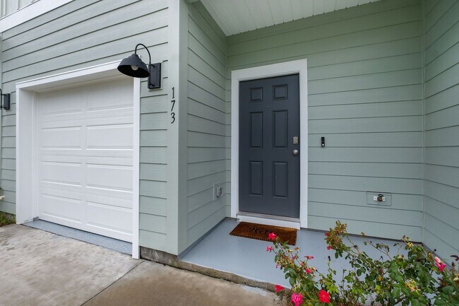 Foto del edificio - Brand New Construction Townhome in Misting Springs of Crawfordville