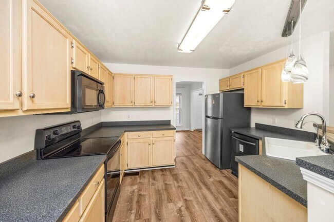 Foto del edificio - 7028 Sugarplum Rd