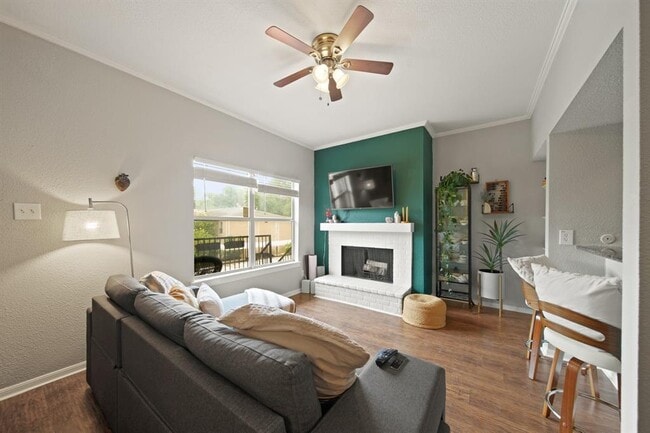 Building Photo - 728 Bering Dr