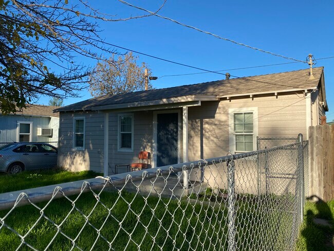 Foto del edificio - 5553 Feather River Blvd