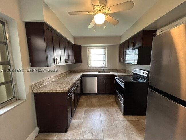 Foto del edificio - 1450 NE 191st St