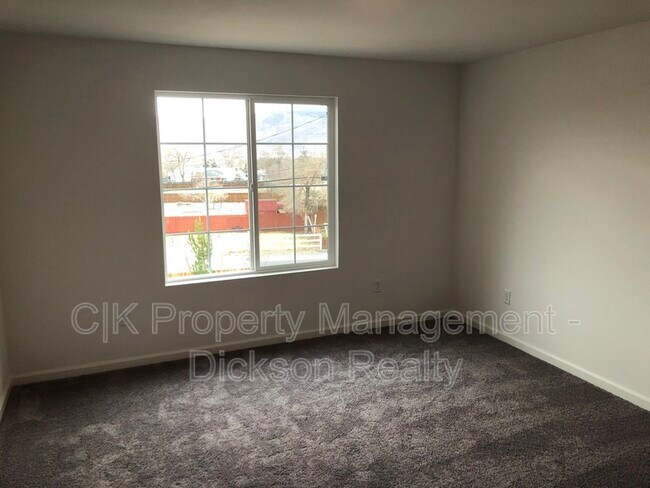 Building Photo - 565 Zolezzi Ln