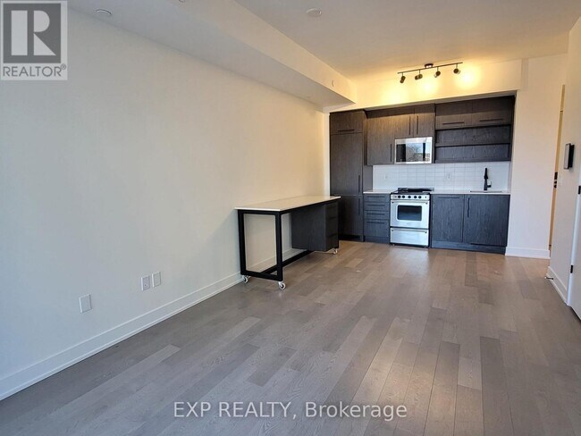 Building Photo - 560 Rideau St