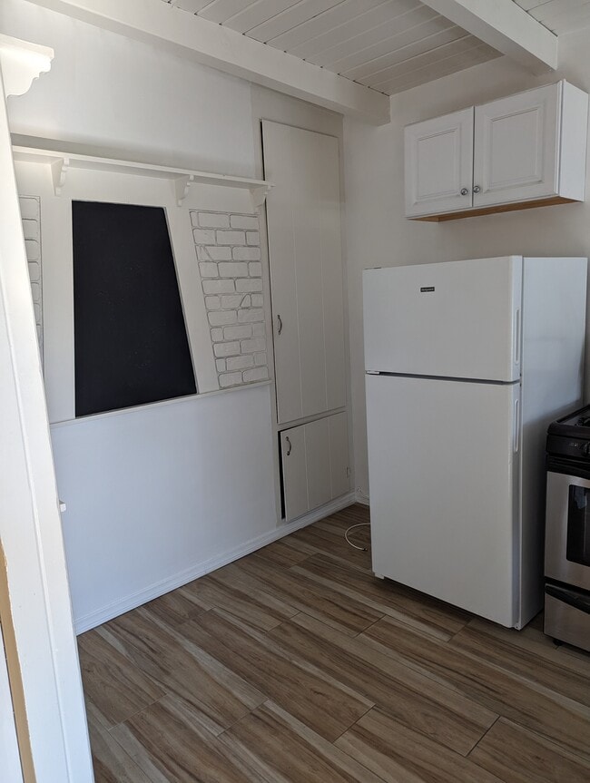 Building Photo - 1504 4th Ave