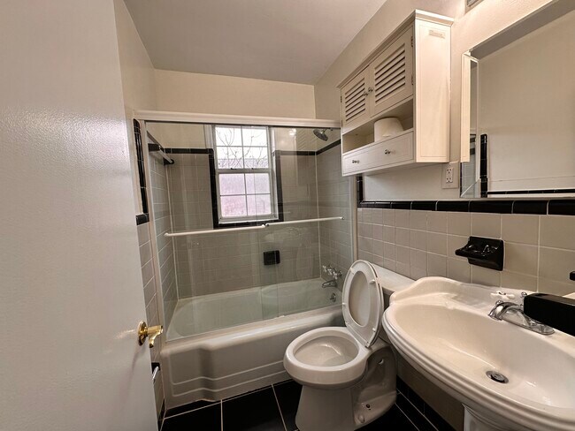 Foto del edificio - 114 Crescent Ave