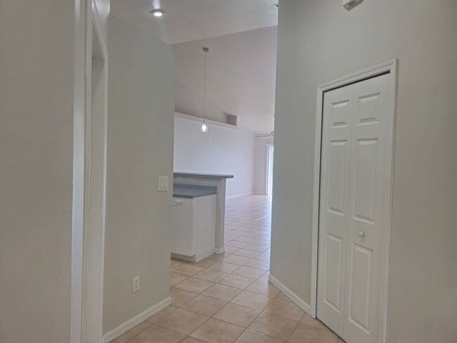 Building Photo - 3 bedroom 2 bath 1 car garage duplex