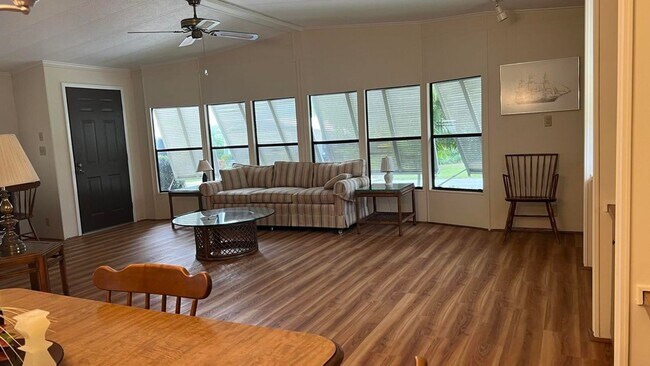 Foto del edificio - Large 2 Bedroom/2 Bath PALM HARBOR Manufactured Home in Cambridge 55+ Community In Hobe Sound Flo...