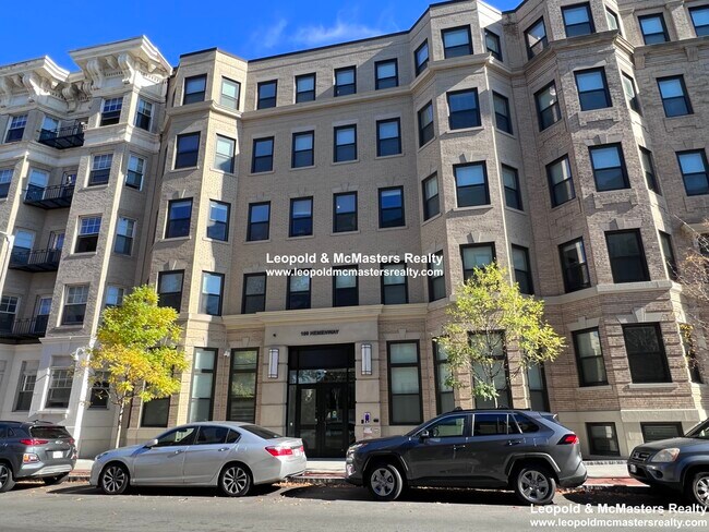Building Photo - 157-109 Hemenway St