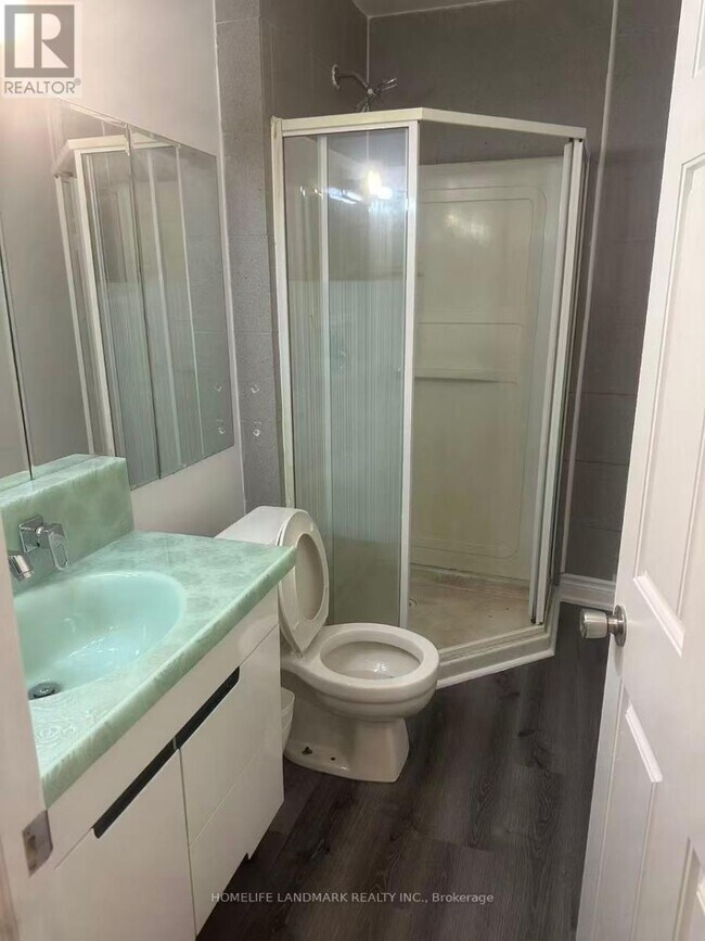 Photo du bâtiment - 92 King St W