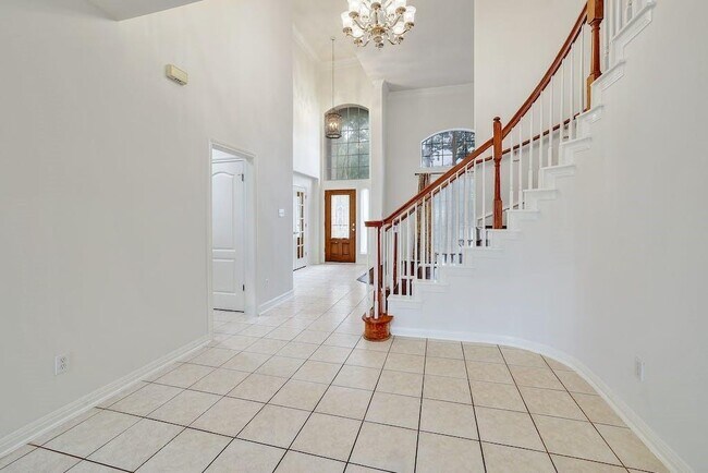 Building Photo - 15115 Thatcher Dr