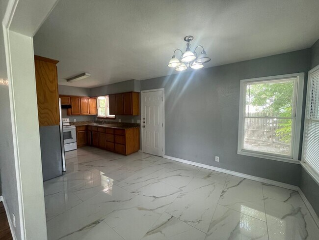 Foto del edificio - 4501 Moravian Dr