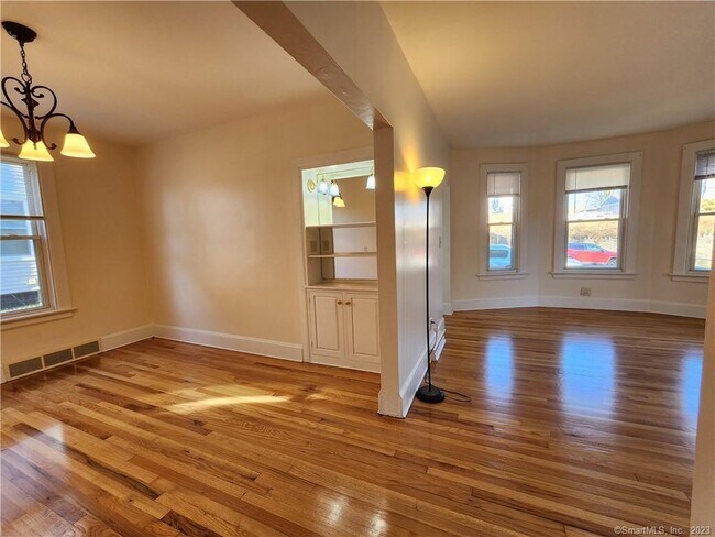 Building Photo - 35 Holbrook Pl