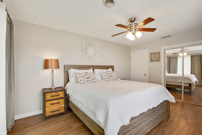 Foto del edificio - 4724 Lakeview Dr