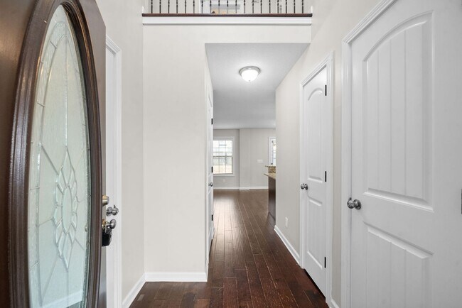 Foto del edificio - Pet Friendly Three Bedroom in Rossview!