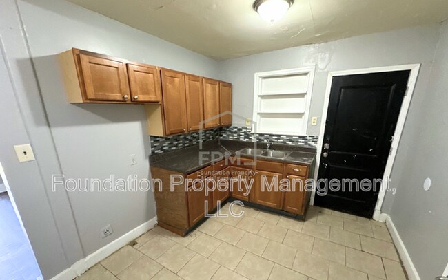 Building Photo - 3257 Macon Rd