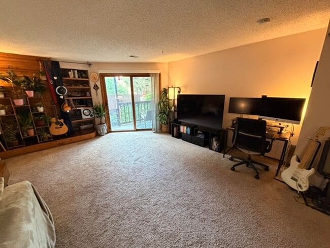 Building Photo - 2890 Shadow Creek Dr