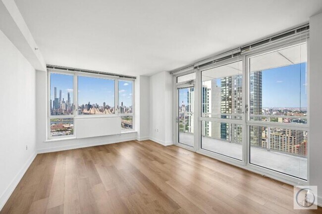 Building Photo - 2 bedroom in Long Island City NY 11101