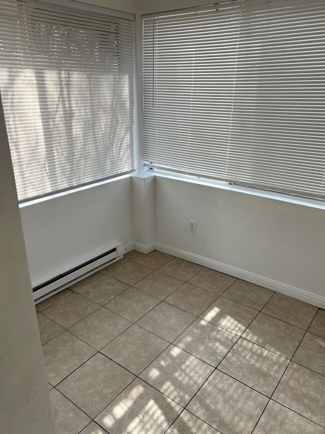 Foto del edificio - 815 Dameron Dr