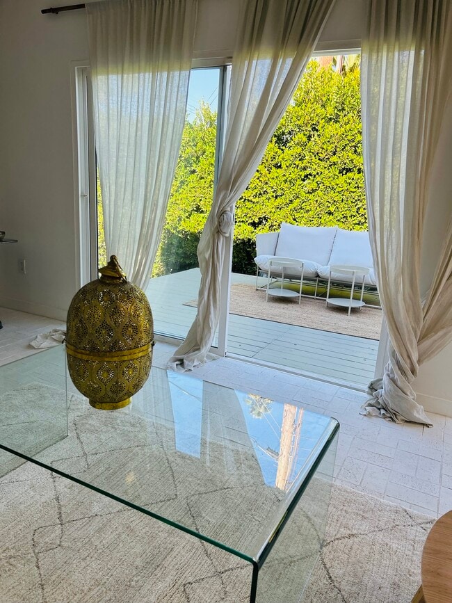 Building Photo - 1403 Oakwood Ave