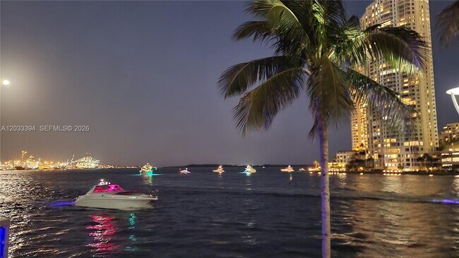 Foto del edificio - 325 S Biscayne Blvd