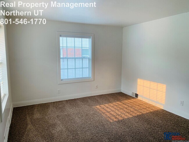 Building Photo - 4 Bedroom 2 Bath Ogden Home Available Now!