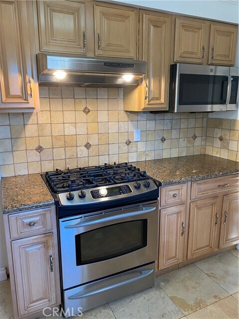 Foto del edificio - 806 Bloomwood Rd