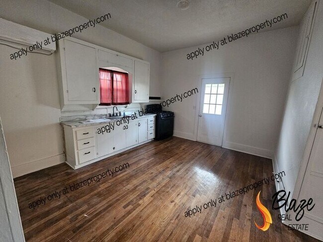 Foto del edificio - Your Versatile Space Awaits! 1 Bed, 1 Bath...