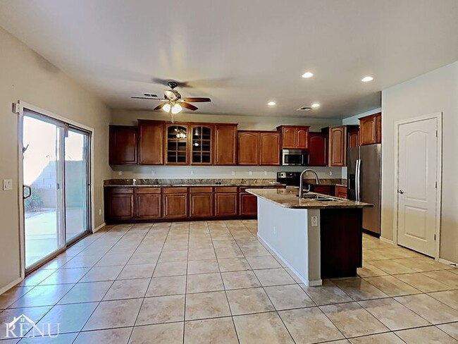 Building Photo - 7716 S 70th Ln