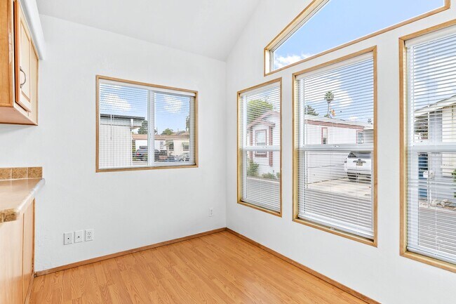 Foto del edificio - 1 Bed + 1 Bath +  IN THE PLEASURE POINT AREA OF SANTA CRUZ. $2300 Per Month