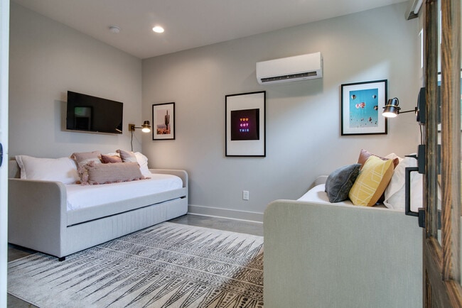 Building Photo - 934 Mcferrin Ave