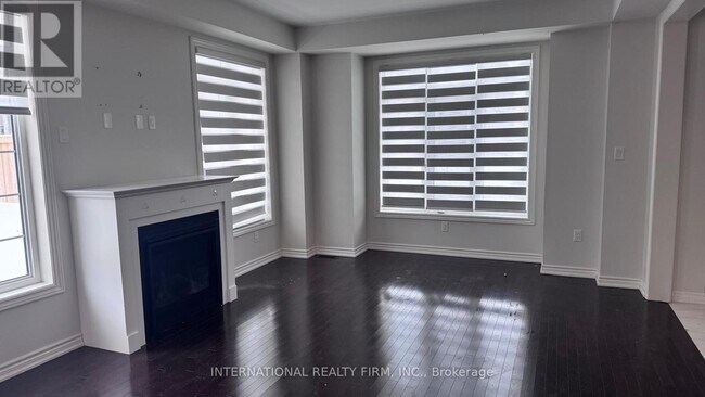 Photo du bâtiment - 1222 Plymouth Dr