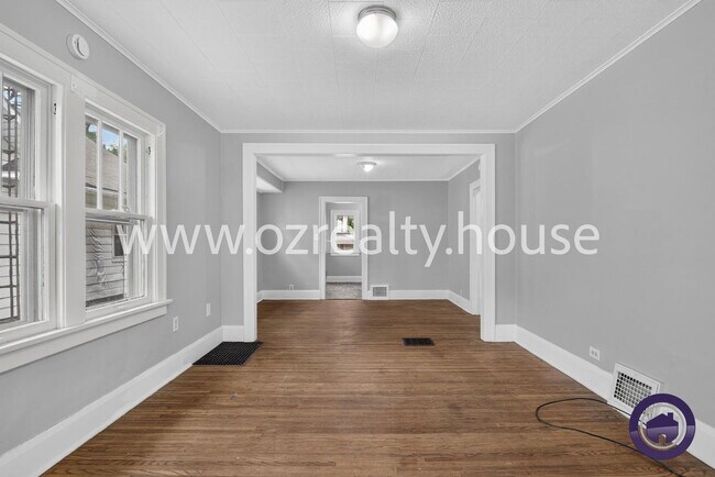 Building Photo - 3644 Leybourn Ave