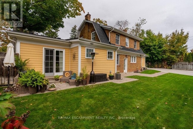 Building Photo - 2080 Caroline St