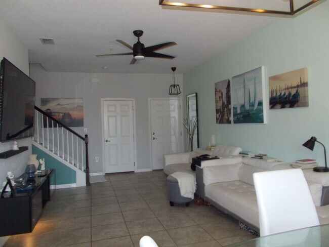 Foto del edificio - 2406 Seven Oaks Dr