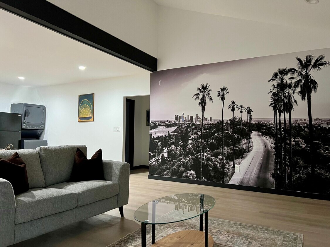 Foto principal - 210 E Fairview Blvd