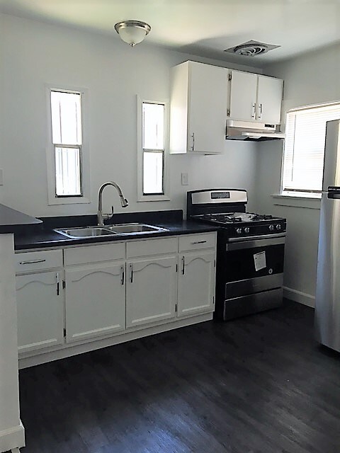 Foto del edificio - 1633 S Burlington Ave