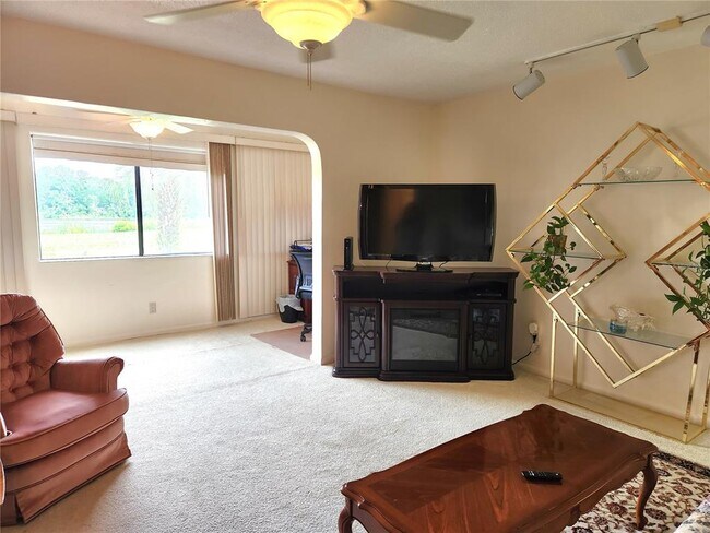 Building Photo - 654 Midway Dr