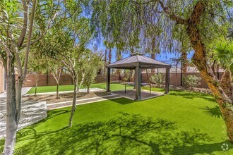 Building Photo - 1711 Songlight Ct