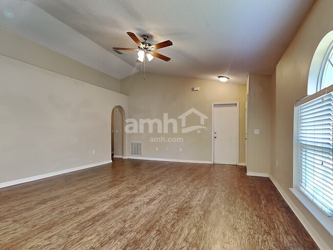 Foto del edificio - 5920 Rotella Dr