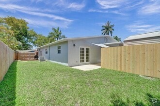 Building Photo - 802 SW 12th Ct