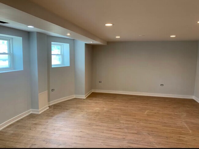 Building Photo - 6234 N Whipple St