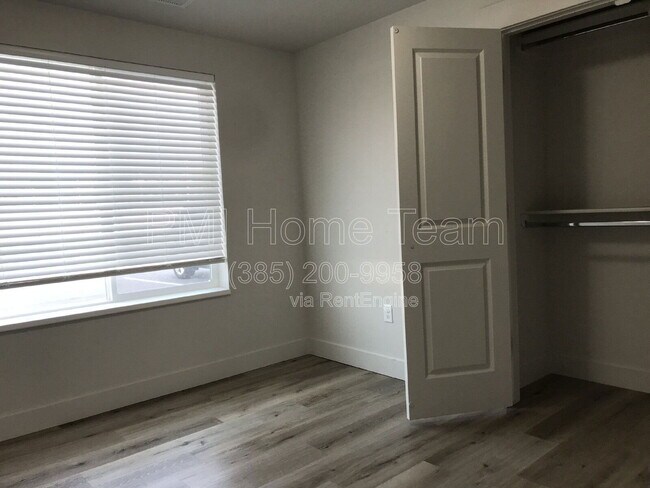 Building Photo - 2874 Kiesel Ave