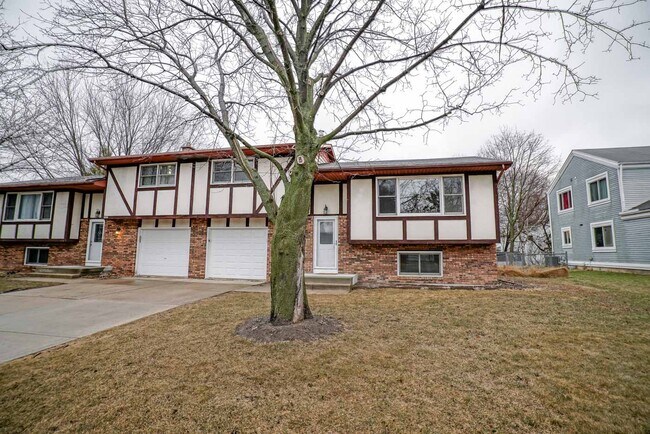 2678 is the right side - 2678 Richardson St